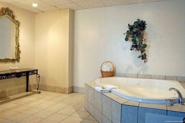 THE HOTEL ACADIANA (Lafayette)